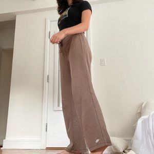 Brown vintage Nike sweatpants
